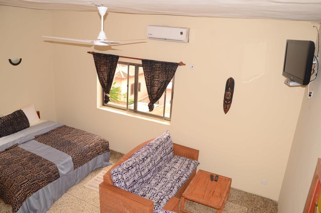 The Sleepy Hippo Hotel Accra Exterior photo